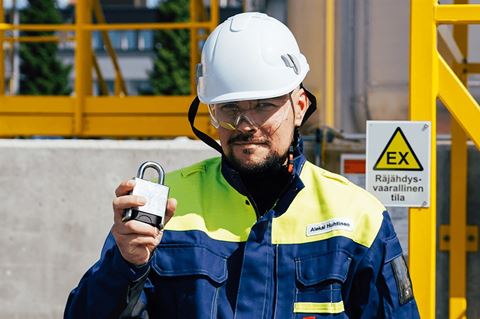 IECEx och ATEX är system för certifiering enligt standarder som rör utrustning för användning i explosiva atmosfärer som innehåller farliga gaser och damm.