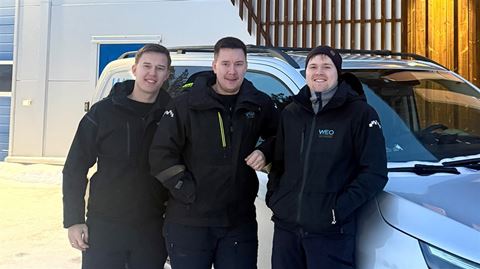 WEO Lås & Sikkerhet kombinerar längre projekt med löpande serviceuppdrag och har en bred kundbas som omfattar privatpersoner, lokala företag och offentliga aktörer.