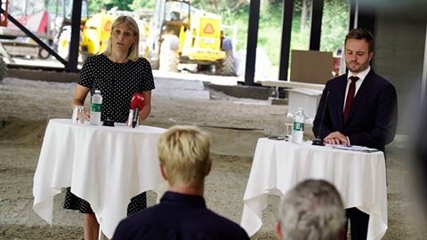 Forsvarsminister Trine Bramsen og erhvervsminister Simon Kollerup fra præsentationen af  den nye strategi. Foto: Forsvarsministeriet.