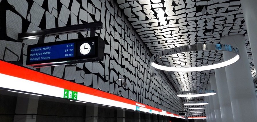Helsinki Metro har utrustats med talat utrymningslarm från Bosch. Eftersom alla åtta nya tunnelbanestationerna i Helsingfors har en unik arkitektonisk design och olika byggmaterial vidtogs det extra åtgärder för att säkerställa en jämn ljudkvalitet. 