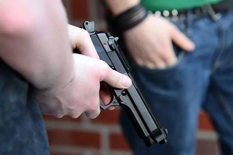 Der har funder flere skyderier sted i nærheden af skoler i Eskilstuna.