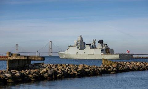 Iver Huitfeldt sejlede fra Korsør i går, mandag. Fregatten er Danmarks bidrag til at styrke den maritime sikkerhed i Det Røde Hav og Adenbugten. Foto: Rune Dyrholm / Forsvaret 