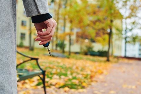 Om en nyckel tappas eller försvinner tas behörigheten på den bort och hyresgästen får en nyprogrammerad nyckel.
