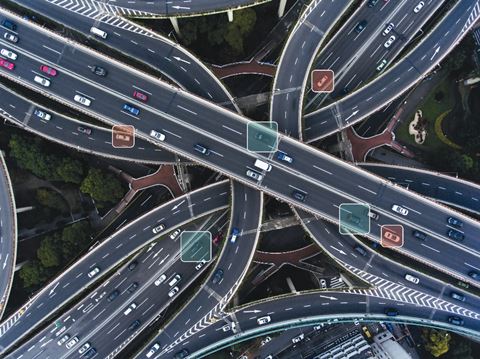 Genua har tecknat ett datalicensavtal med Milestone Hafnia och bidrar med trafikvideodata som används för att finjustera avancerade AI-modeller för automatiserad händelseanalys, med bibehållen datasäkerhet och integritet.