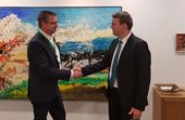 Thomas Jul (tv), landechef og CEO for Issuer & eSecurity services i Nets, og bankdirektør Peter Schleidt fra Jyske Bank. 