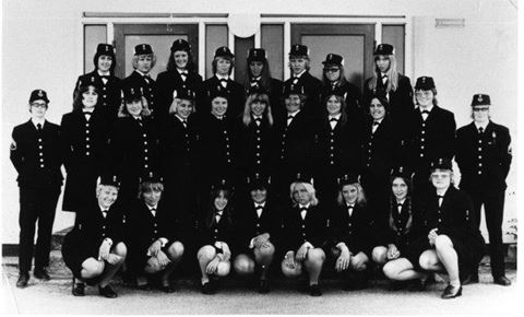 Holdet af de første kvinder, der begyndte i Søværnet i 1972. Foto: Søværnet.