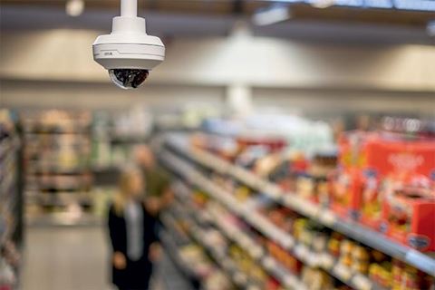 Man kan lägga till praktiskt taget alla typer av id-bärare för att manövrera en dörr eller en funktion. Från mer traditionella nyckelbrickor och PIN-koder till statiska och dynamiska QR-koder eller nummerplåtsigenkänning för fordonsaccess.
