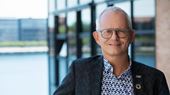 AI har fantastiske perspektiver, men hvis vi skal høste fordelene og undgå ulemperne, kræver det, at vi videns- og lovgivningsmæssigt er foran robotterne, siger formanden for IDA, Thomas Damkjær Petersen.