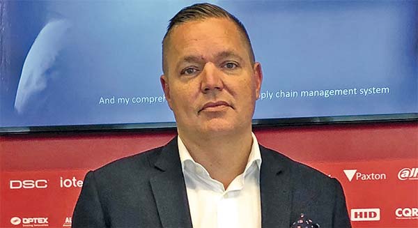 ”Vi vill leverera potenta inbrottslarmsystem med smarta hem-funktioner, inte tvärtom”, säger Peter Freander, VD på Teletec. ”Vi vill leverera potenta inbrottslarmsystem med smarta hem-funktioner, inte tvärtom”, säger Peter Freander, VD på Teletec.