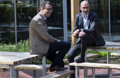 Jens Nielsen fra BII sammen med Thomas Hofman-Bang fra Industriens Fond.