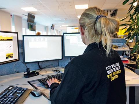 Insatscenter24 är en dedikerad och avancerad larmcentral för brandlarm som kan ta emot upp till 45 000 signaler med information.