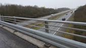 Trods de seneste års stigninger i antallet af stenkast fra landets vejbroer mod især motorvejstrafik er der ikke mange, der mener, at løsningen er at gardere sig ved hjælp af hegn eller videoovervågning på de mere end 900 broer.