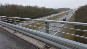 Trods de seneste års stigninger i antallet af stenkast fra landets vejbroer mod især motorvejstrafik er der ikke mange, der mener, at løsningen er at gardere sig ved hjælp af hegn eller videoovervågning på de mere end 900 broer.