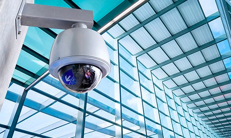 Under 2020 fattade IMY beslut i över 1 000 ärenden om tillstånd till kamerabevakning.