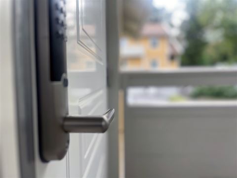Under semestern står många bostäder tomma under längre perioder vilket gör de till attraktiva mål för inbrottstjuvar.