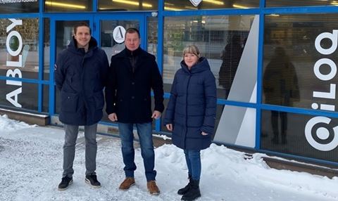 Jyri Aho från Prosero tillsammans med Tero Vaara och Virpi Sirola från Hyvinkään Turvalukko. Jyri Aho från Prosero tillsammans med Tero Vaara och Virpi Sirola från Hyvinkään Turvalukko.