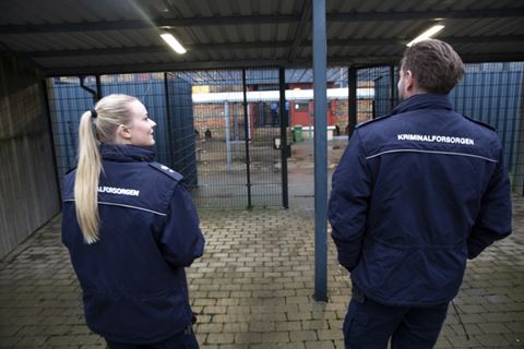 Afskaffelse af SU og indførsel af løn under hele uddannelsen til fængsels- og transportbetjent er en del af flerårsaftalen for kriminalforsorgen 2022-25. Foto: Kriminalforsorgen.