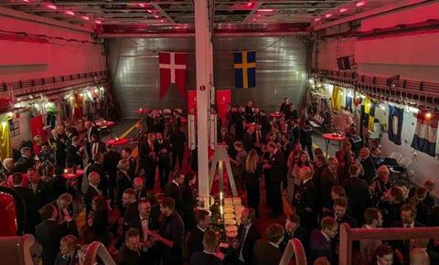 Dansk-svensk julereception ombord på fregatten Esbern Snare. Foto: Forsvaret 