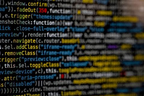 Ifølge oplysninger fra The Hacker News skal netværkene have taget kontrol over tre millioner opkoblede enheder, såsom routere og webkameraer, for at kunne gennemføre deres angreb.