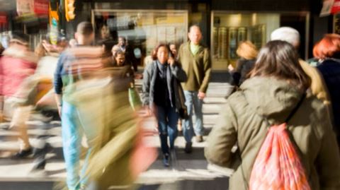 Politiet opfordrer til opmærksomhed fx på travle gågader, hvor kriminelle har mange tricks i ærmet. 