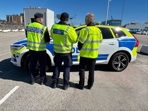 Myndighetsgemensam insats i Trelleborgs hamn, som var en del av EMPACT Trident. Foto: Kronofogdemyndigheten Myndighetsgemensam insats i Trelleborgs hamn, som var en del av EMPACT Trident.