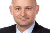 Justitsministeren vil forbedre politiets forhold til borgerne.